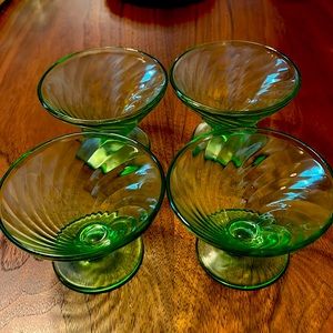 HP⭐️Vintage Anchor Hocking Uranium Green Dessert Bowls. Set of 4.